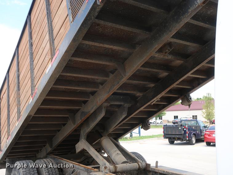 image for item BW9191 2003 International 4300 flatbed truck