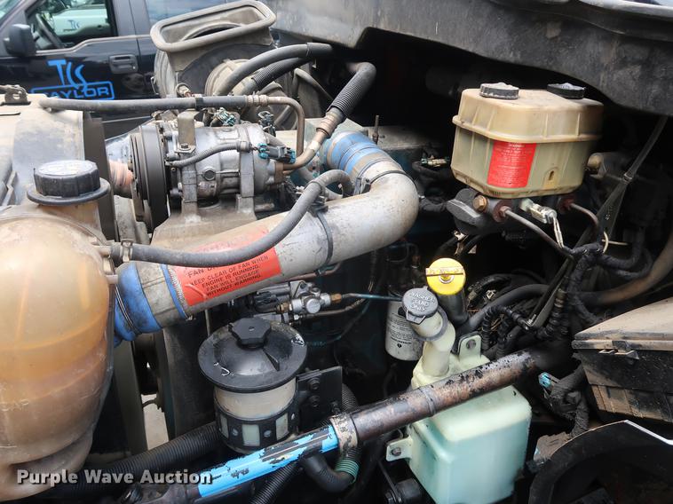 image for item BW9191 2003 International 4300 flatbed truck