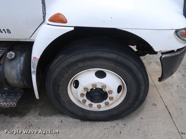 image for item BW9191 2003 International 4300 flatbed truck