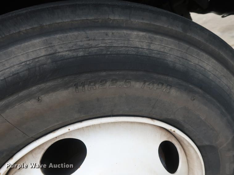 image for item BW9191 2003 International 4300 flatbed truck