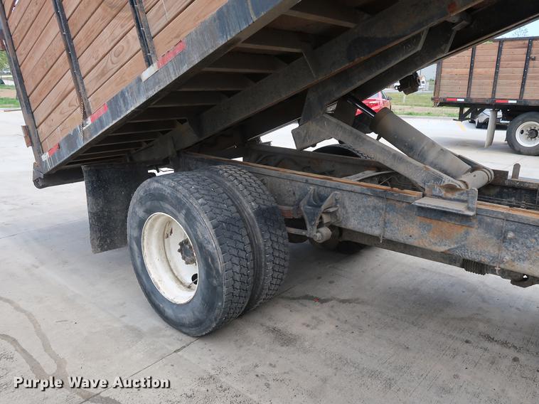 image for item BW9191 2003 International 4300 flatbed truck