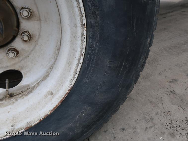 image for item BW9191 2003 International 4300 flatbed truck