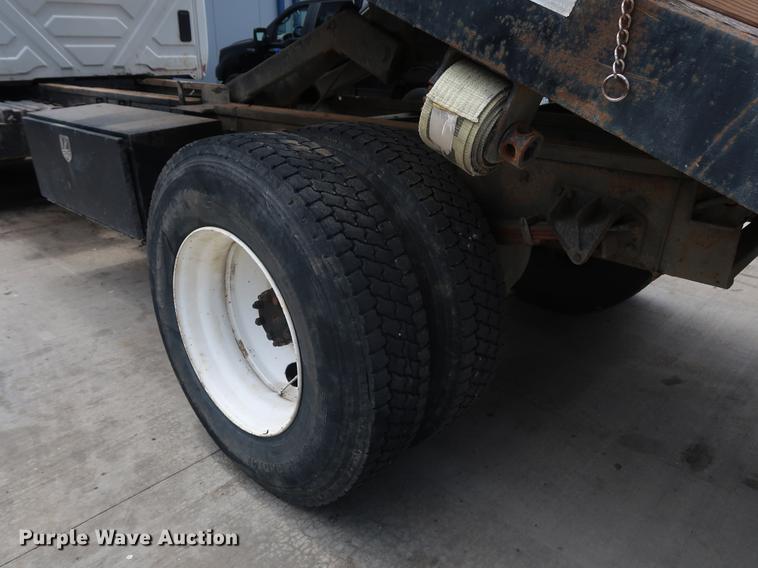 image for item BW9191 2003 International 4300 flatbed truck