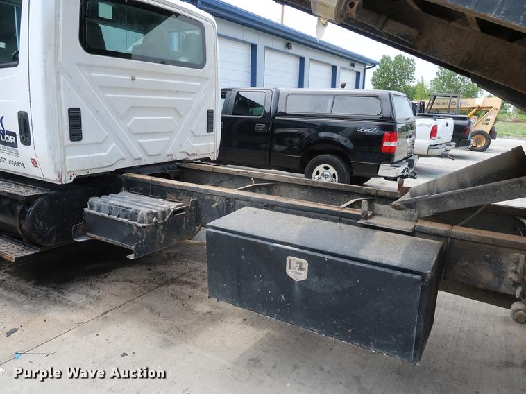 image for item BW9191 2003 International 4300 flatbed truck