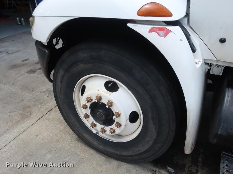 image for item BW9191 2003 International 4300 flatbed truck