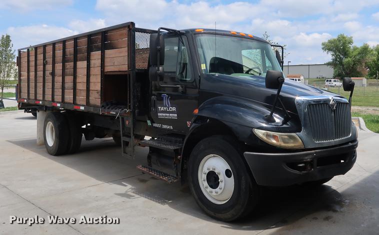 image for item BW9192 2009 International 4300 flatbed truck