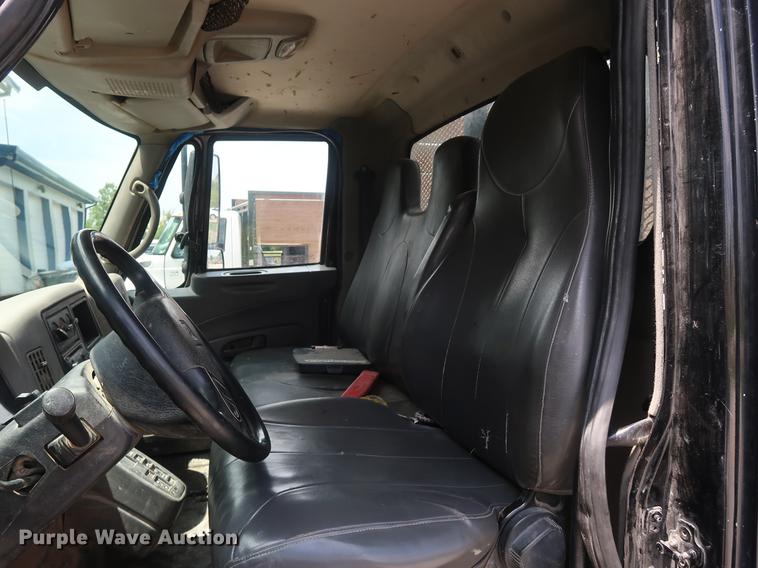 image for item BW9192 2009 International 4300 flatbed truck