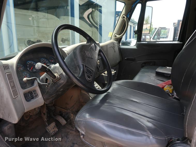 image for item BW9192 2009 International 4300 flatbed truck