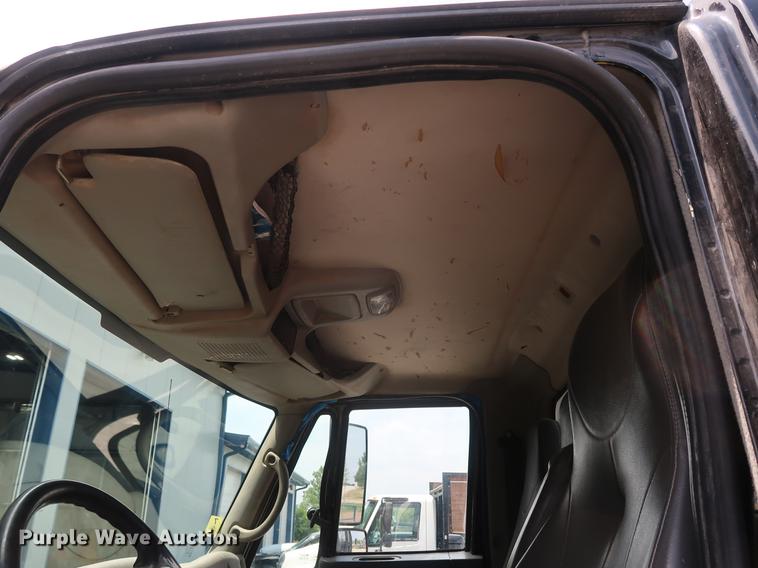 image for item BW9192 2009 International 4300 flatbed truck