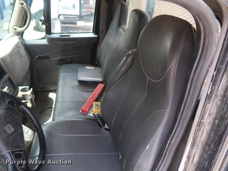 image for item BW9192 2009 International 4300 flatbed truck