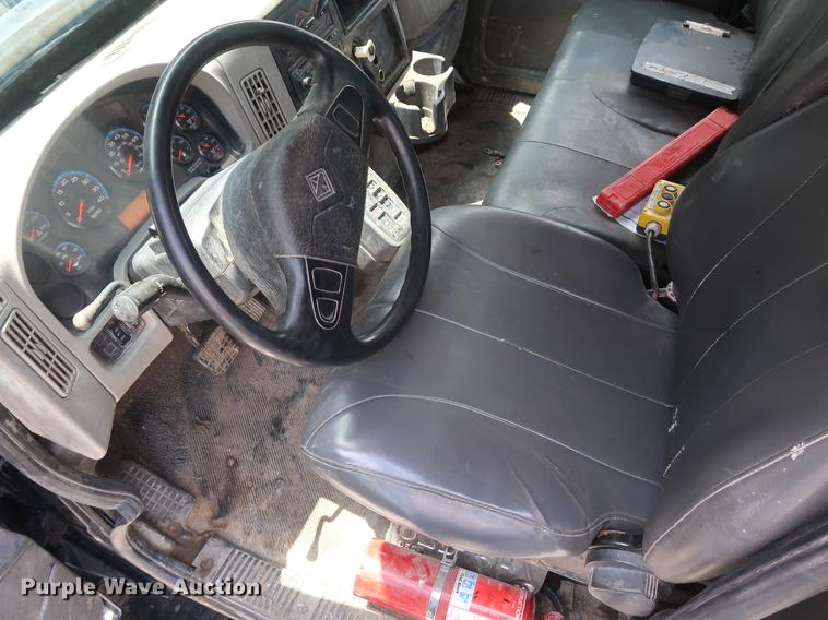 image for item BW9192 2009 International 4300 flatbed truck