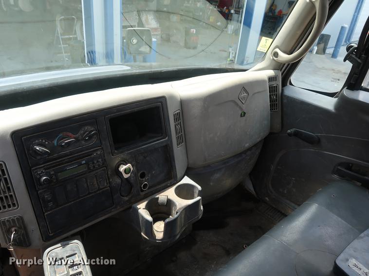 image for item BW9192 2009 International 4300 flatbed truck