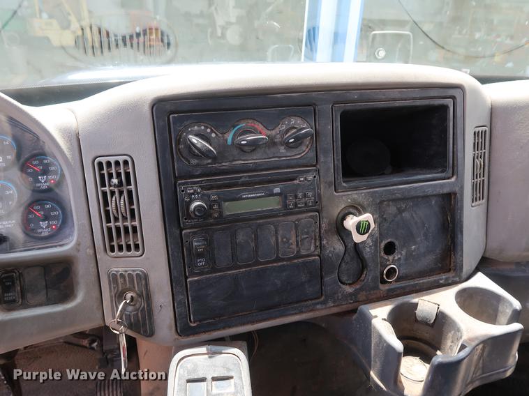 image for item BW9192 2009 International 4300 flatbed truck