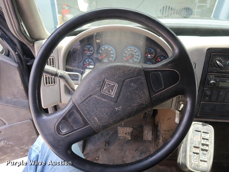 image for item BW9192 2009 International 4300 flatbed truck