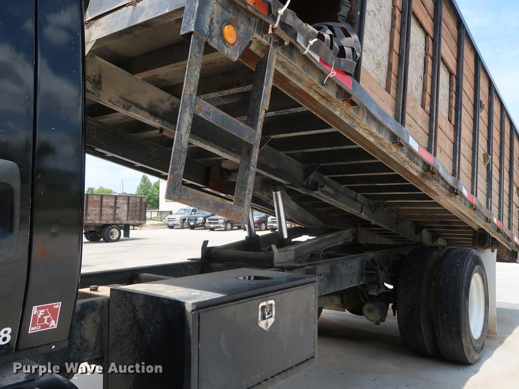 image for item BW9192 2009 International 4300 flatbed truck