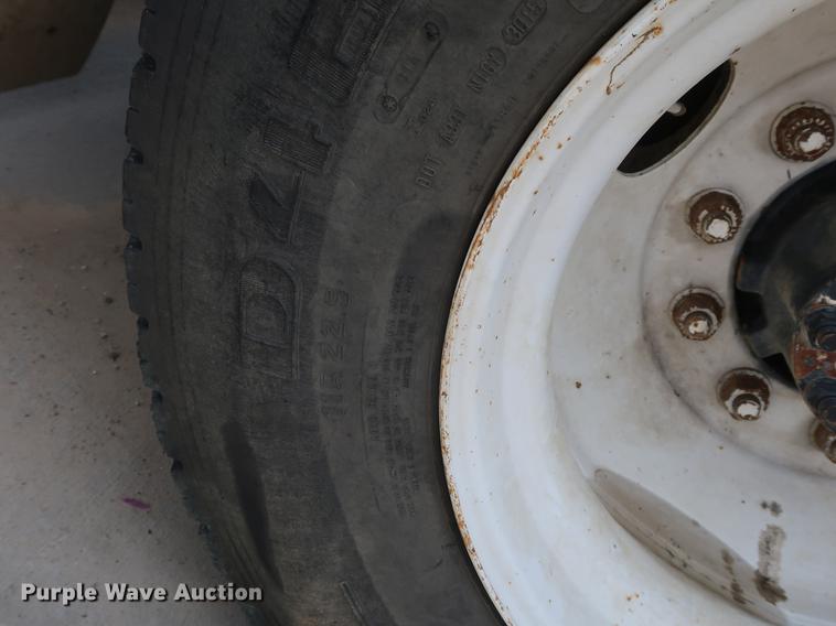 image for item BW9192 2009 International 4300 flatbed truck