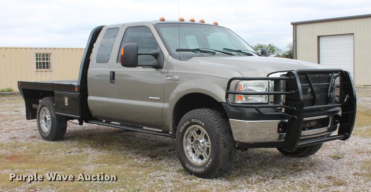 image for item DB5216 2007 Ford F350 Super Duty XLT SuperCab flatbed pickup truck