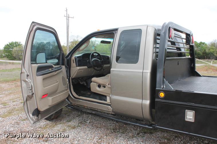 image for item DB5216 2007 Ford F350 Super Duty XLT SuperCab flatbed pickup truck