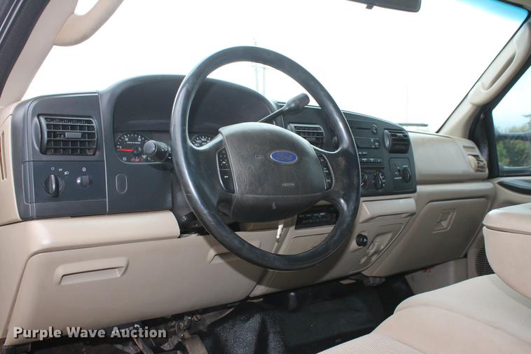 image for item DB5216 2007 Ford F350 Super Duty XLT SuperCab flatbed pickup truck