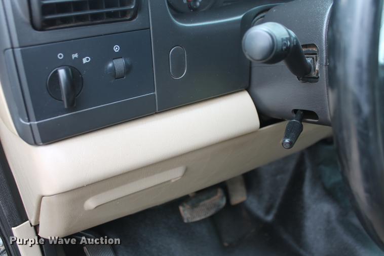 image for item DB5216 2007 Ford F350 Super Duty XLT SuperCab flatbed pickup truck