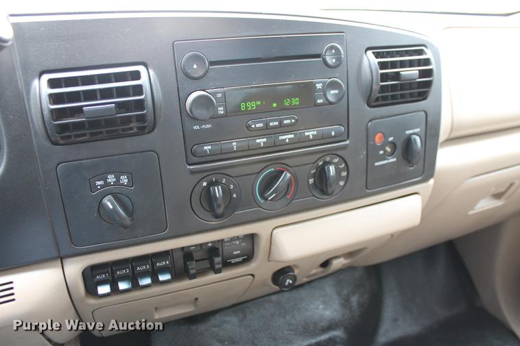 image for item DB5216 2007 Ford F350 Super Duty XLT SuperCab flatbed pickup truck