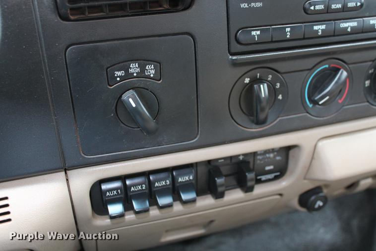 image for item DB5216 2007 Ford F350 Super Duty XLT SuperCab flatbed pickup truck