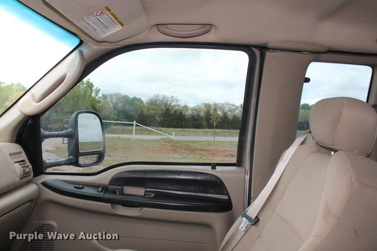 image for item DB5216 2007 Ford F350 Super Duty XLT SuperCab flatbed pickup truck