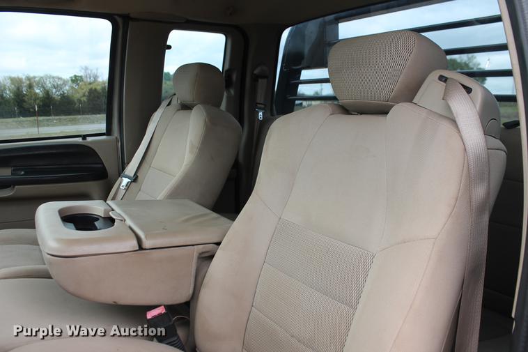 image for item DB5216 2007 Ford F350 Super Duty XLT SuperCab flatbed pickup truck