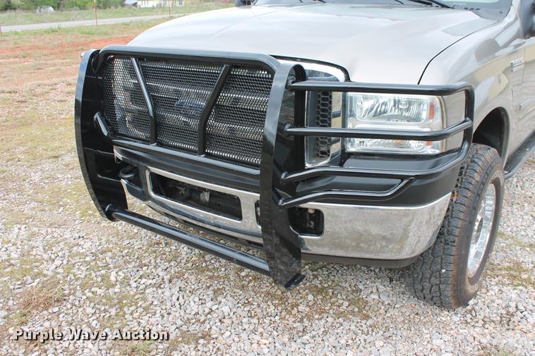 image for item DB5216 2007 Ford F350 Super Duty XLT SuperCab flatbed pickup truck