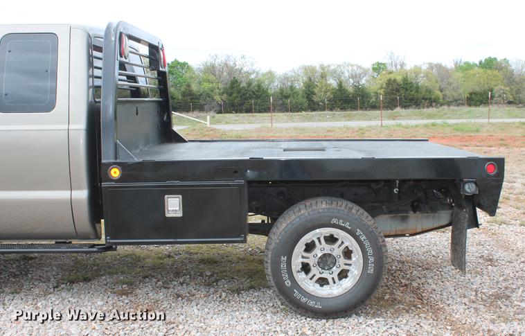 image for item DB5216 2007 Ford F350 Super Duty XLT SuperCab flatbed pickup truck