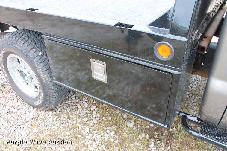 image for item DB5216 2007 Ford F350 Super Duty XLT SuperCab flatbed pickup truck