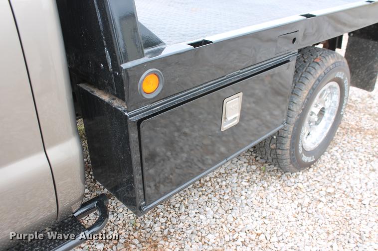 image for item DB5216 2007 Ford F350 Super Duty XLT SuperCab flatbed pickup truck