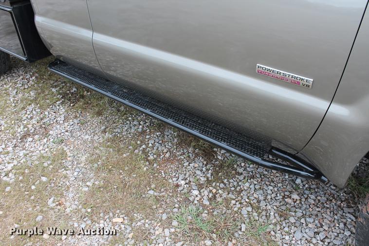 image for item DB5216 2007 Ford F350 Super Duty XLT SuperCab flatbed pickup truck