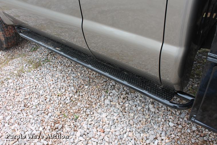 image for item DB5216 2007 Ford F350 Super Duty XLT SuperCab flatbed pickup truck