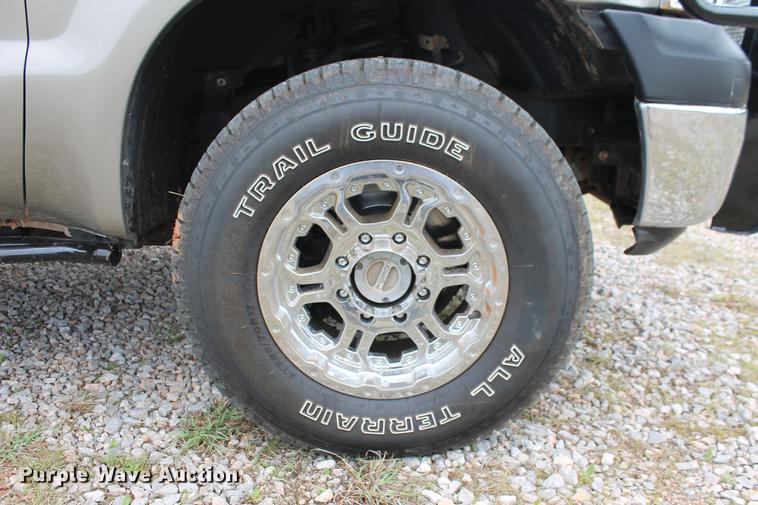 image for item DB5216 2007 Ford F350 Super Duty XLT SuperCab flatbed pickup truck