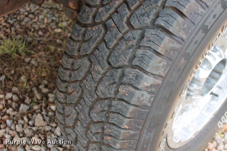 image for item DB5216 2007 Ford F350 Super Duty XLT SuperCab flatbed pickup truck