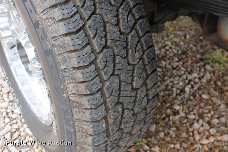 image for item DB5216 2007 Ford F350 Super Duty XLT SuperCab flatbed pickup truck