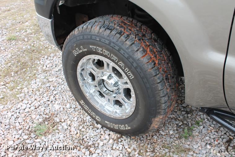 image for item DB5216 2007 Ford F350 Super Duty XLT SuperCab flatbed pickup truck