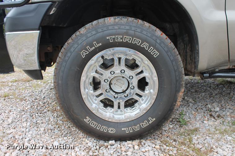 image for item DB5216 2007 Ford F350 Super Duty XLT SuperCab flatbed pickup truck