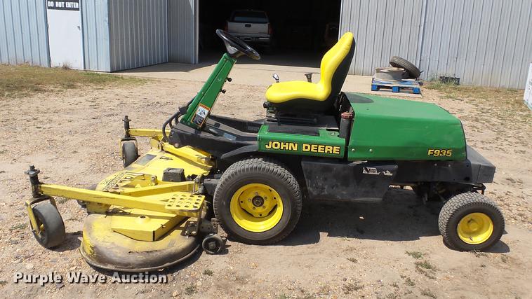 image for item DB7069 John Deere F935 lawn mower