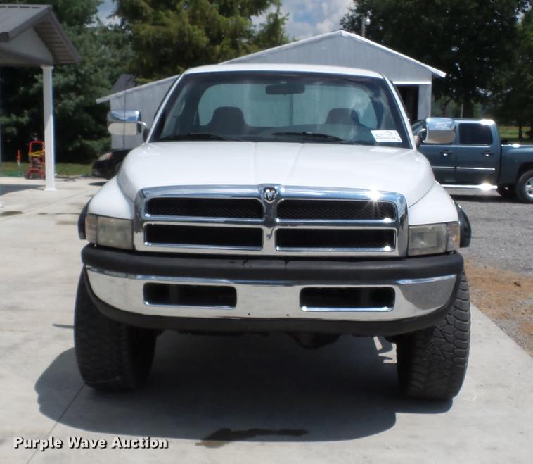 image for item DB7070 2001 Dodge Ram 2500 pickup truck