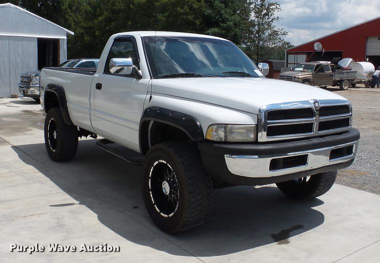 image for item DB7070 2001 Dodge Ram 2500 pickup truck