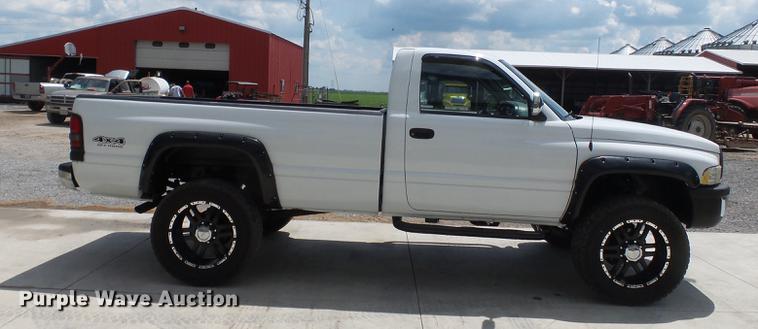 image for item DB7070 2001 Dodge Ram 2500 pickup truck