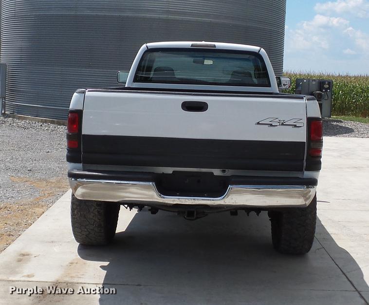 image for item DB7070 2001 Dodge Ram 2500 pickup truck