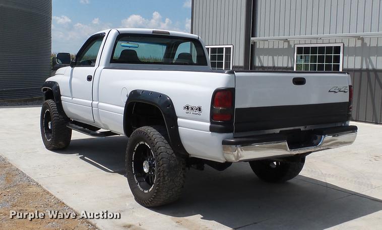 image for item DB7070 2001 Dodge Ram 2500 pickup truck