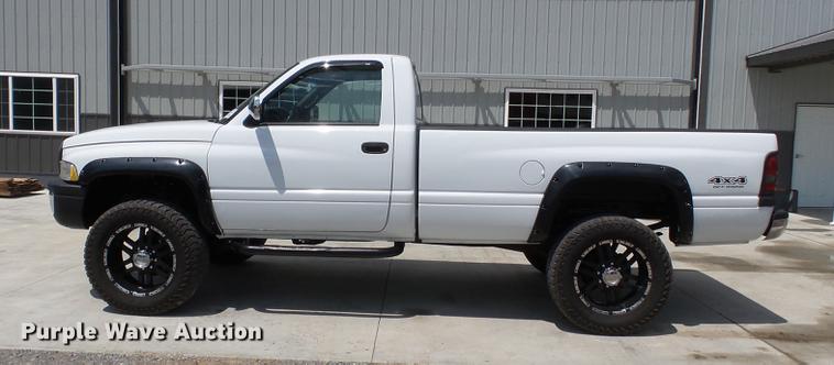 image for item DB7070 2001 Dodge Ram 2500 pickup truck