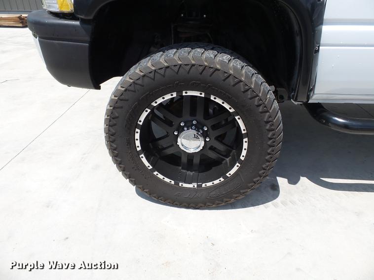 image for item DB7070 2001 Dodge Ram 2500 pickup truck