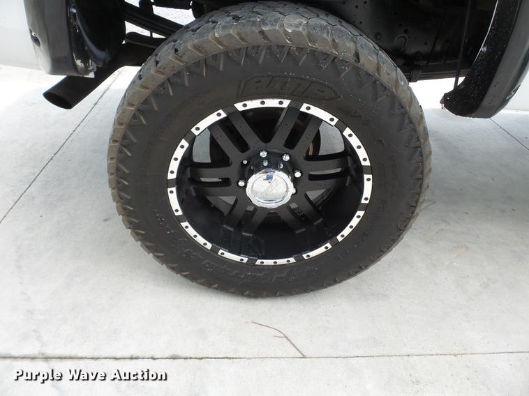 image for item DB7070 2001 Dodge Ram 2500 pickup truck