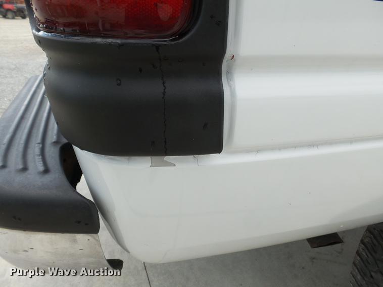 image for item DB7070 2001 Dodge Ram 2500 pickup truck