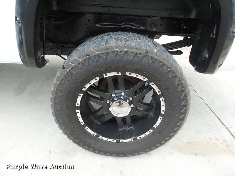 image for item DB7070 2001 Dodge Ram 2500 pickup truck